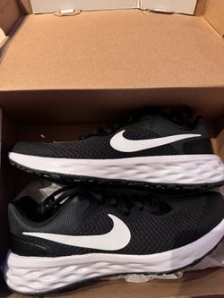 Nike revolution 6 size 5.5y