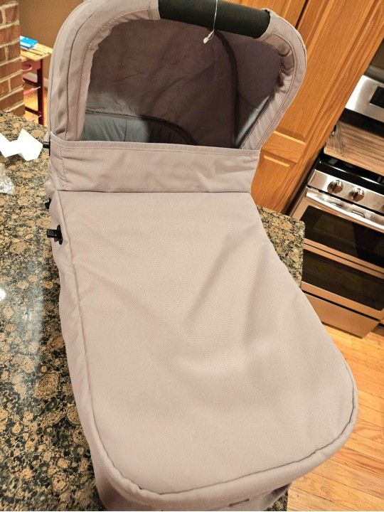 Graco Tan Easywalker Carrycot Bassinet