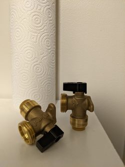 SharkBite 1/2" - 3/4" Brass Push-to-Connect Washing Machine Angle Valve (New)

Multiple units available.
Pickup only in Brunswick. Thanks.