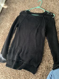 Children’s Place knitted sweater- Large