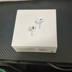 AirPods Pro (2nd Gen) with MagSafe Charging Case