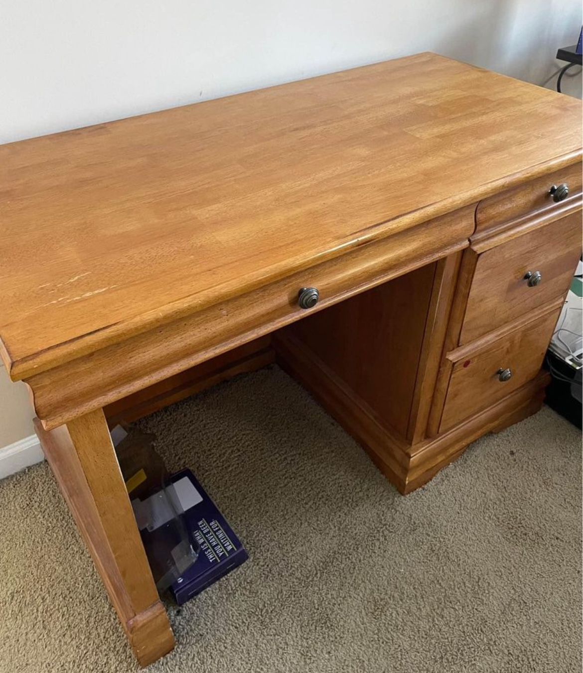 Solid wood desk-Vignettes