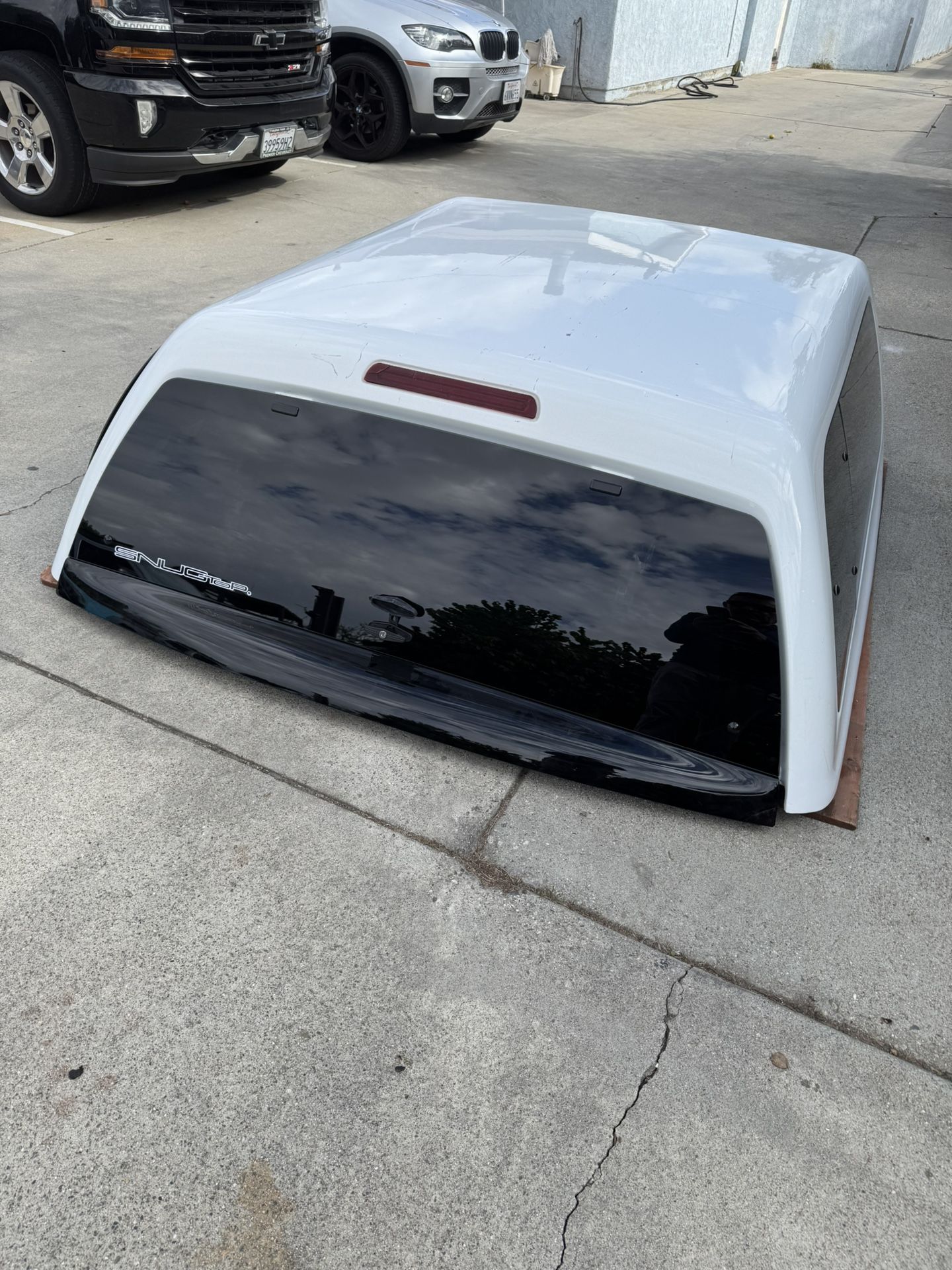 2009/2018/ SNUGtop Super Sport White Camper Shell 5’5”