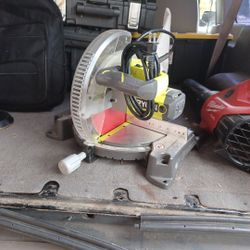 Ryobi 10-in Table Saw