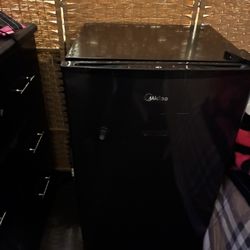 Mini Fridge MIDEA