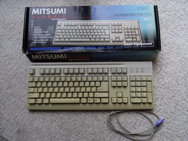 Mitsumi Classic English-Russian/Cyrillic Clicky Keys Wired Keyboard Rare
