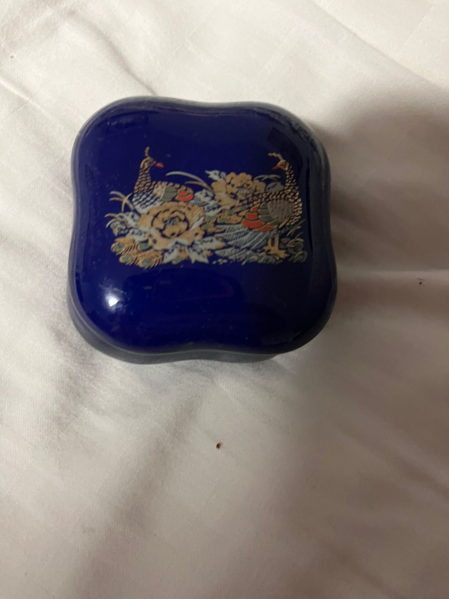 Beautiful fine china Asian-crafted trinket holder. Pheasants design. Blue, gold, red. Good condition, minimal vintage wear.