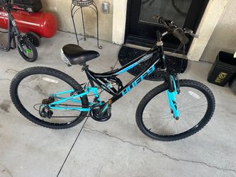 Huffy mountain bike still in good shape no flats ready to ride