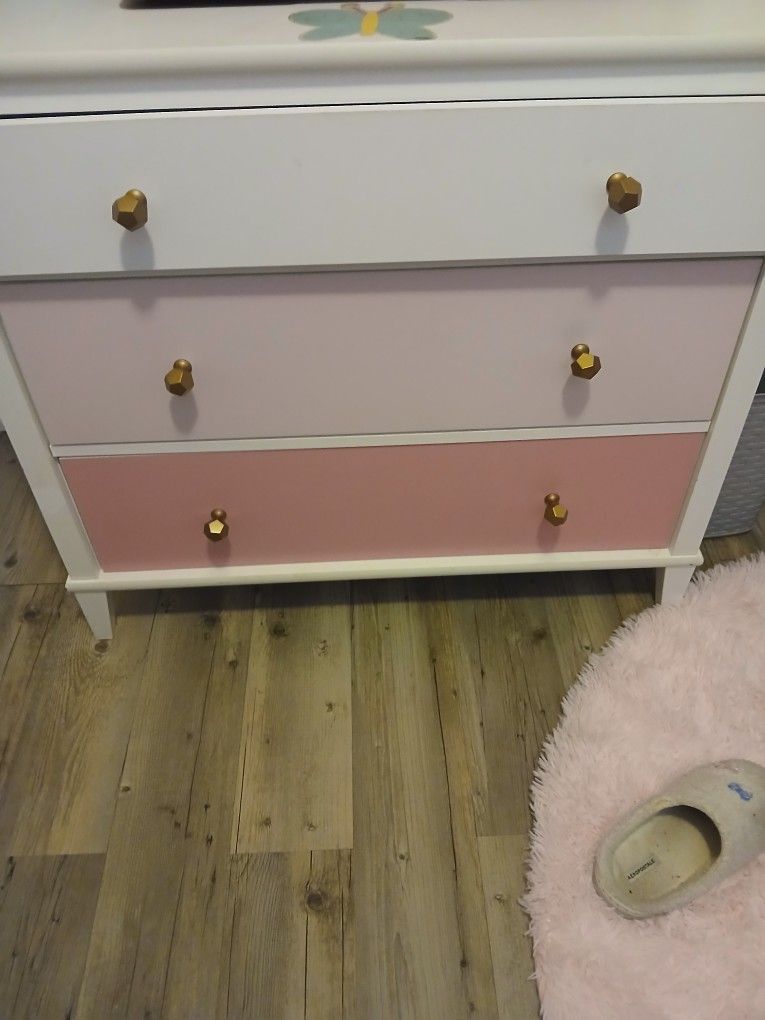 Girls 3 Drawer Dresser.