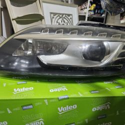 Audi Q7 Triple Zenon Headlight Assembly Used (pair)
