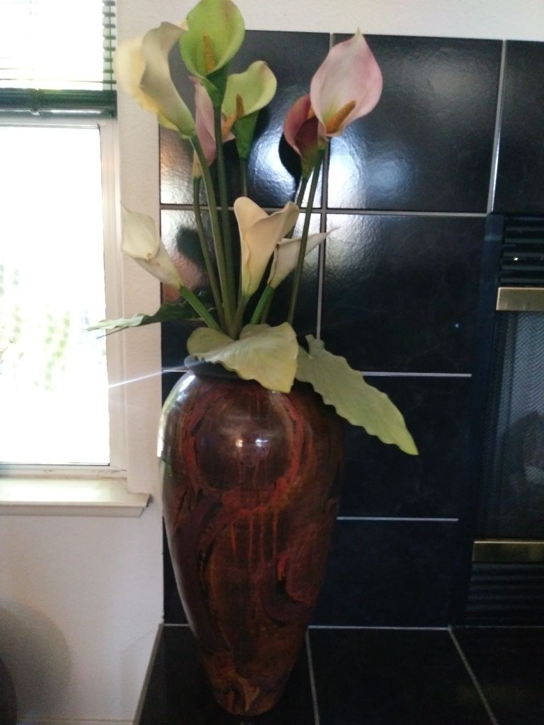 Big floor vase with flowers