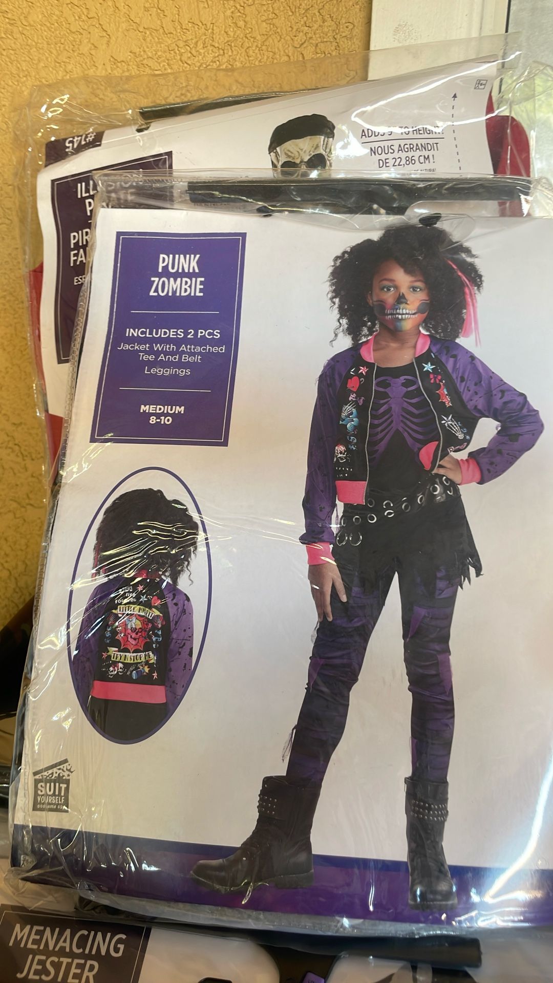 Costume