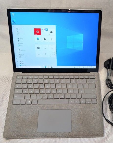 Nice Silver MICROSOFT SURFACE LAPTOP  WINDOWS 10 TOUCHSCREEN 8GB RAM PENTIUM i5