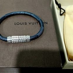 $345 Brand New Louis Vuitton Bracelet.  Classic Black & Grey Damier Graphite Canvas With Silver Metal Clasp. 