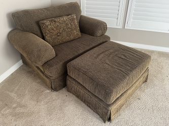Love Seat For Sale Please Make Offer 