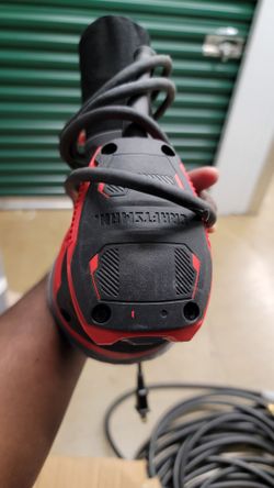 Corded Sander with Additional Sanding Discs