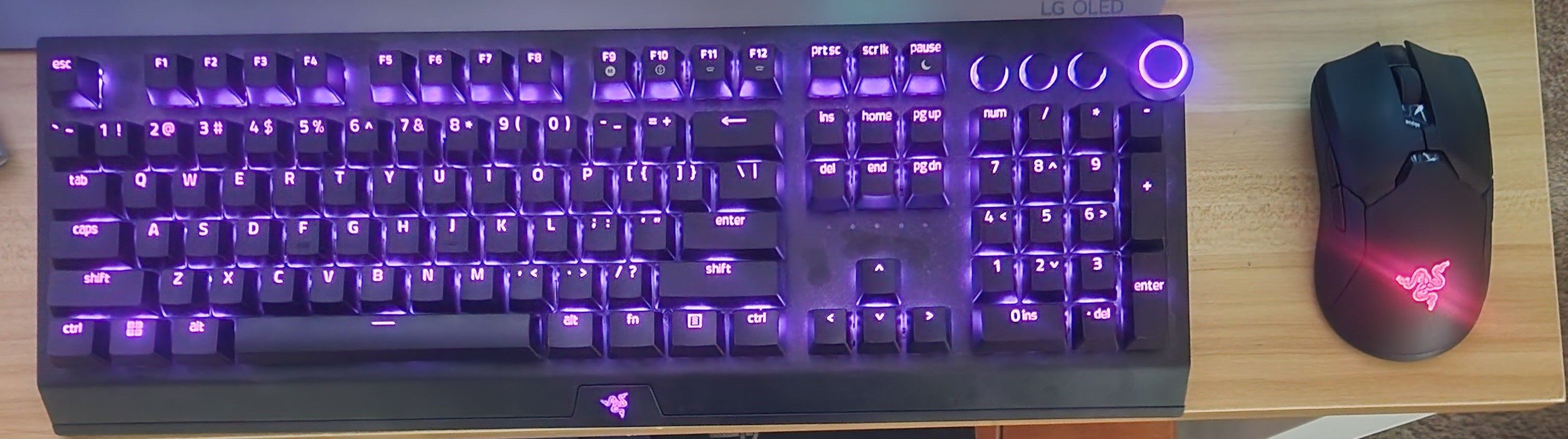 Black Widow Razer Wireless Keyboard - Viper Ultimate Wireless Mouse