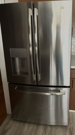 GE fridge with bottom freezer