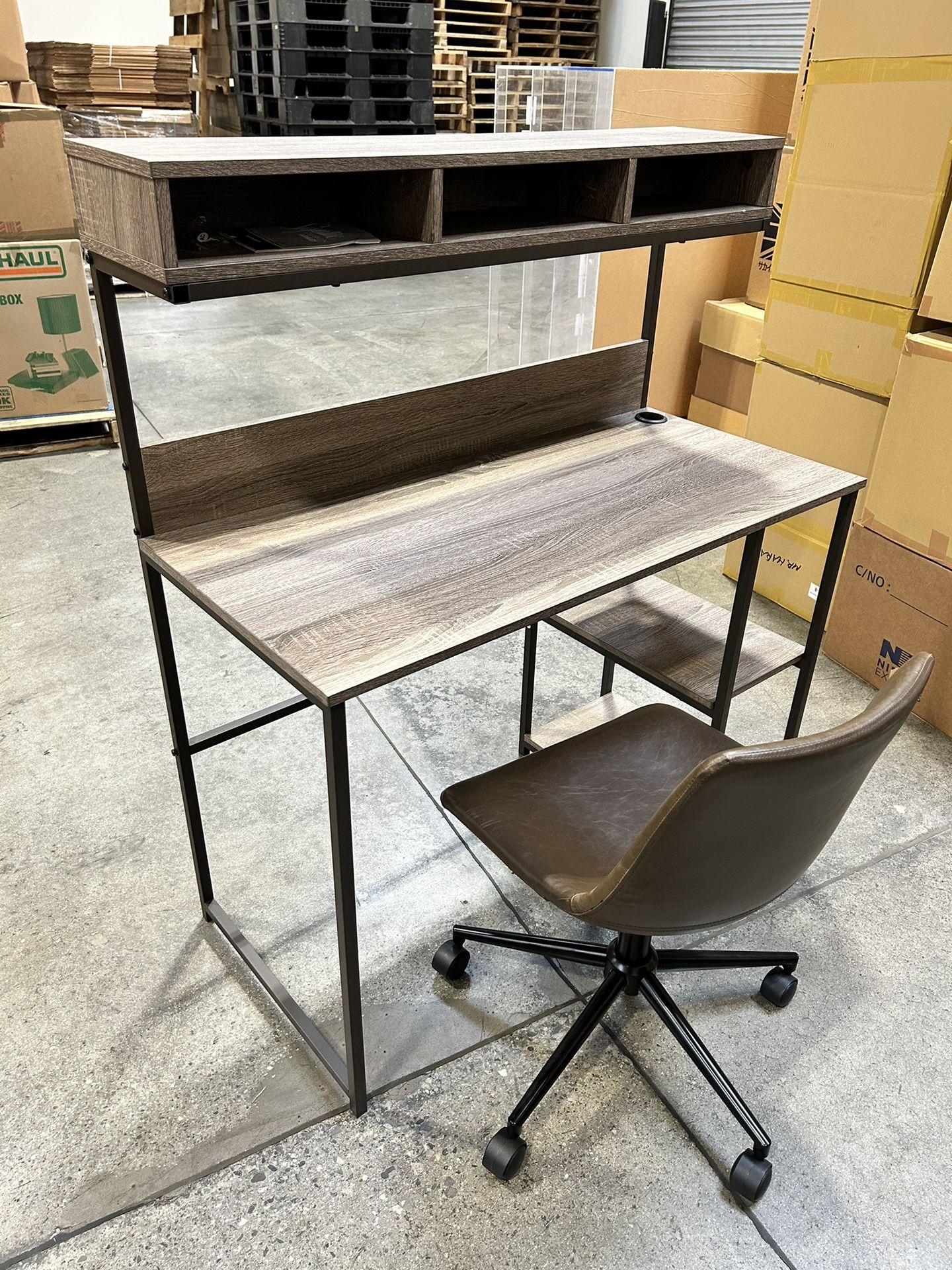 Computer Desktop With Leather Chair for Sale in Paramount, CA OfferUp