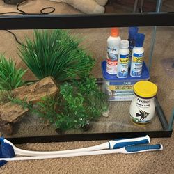 20 Gallon Dish Tank With Many Accessories 
