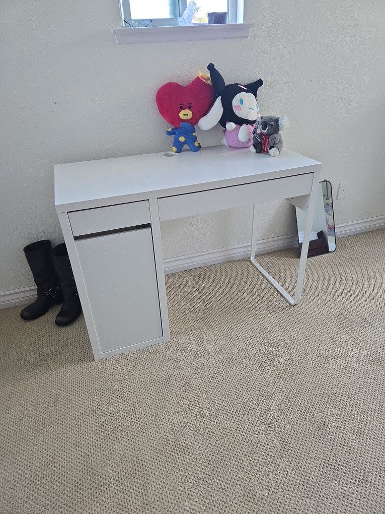 white desk