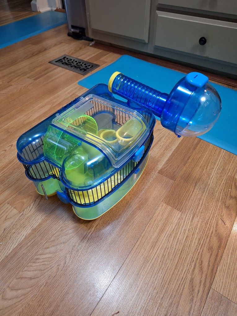 Kaytee Critter Trail Run-About Habitat for Pet Hamsters, Gerbils, Mice, and Small Animals