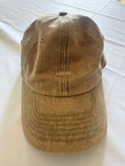 🧢 Levi’s Tan Strapback Hat 🧢