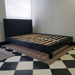 Full size bed frame ‐ can DELIVER almost anywhere for $20 extra - gently used and in very good condition 😍