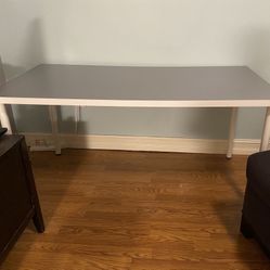 55” Wide Table With 4 Detachable Legs. 