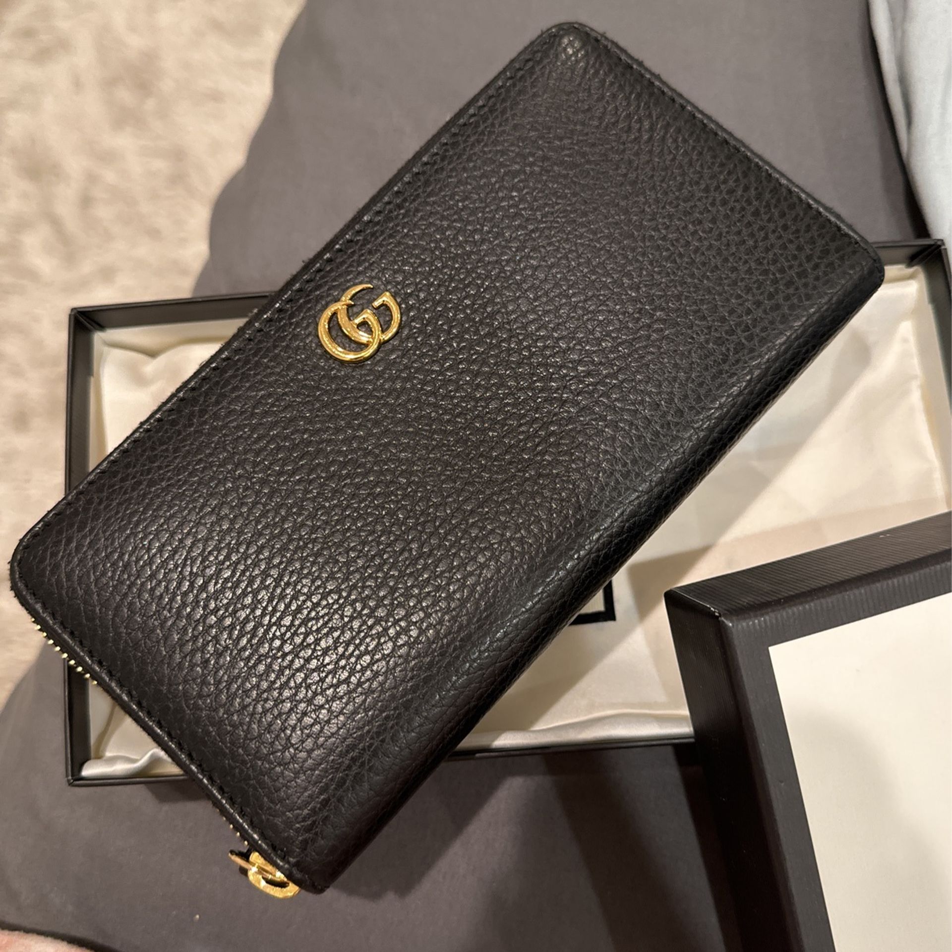 Gucci Bifold Wallet for Sale in Los Angeles, CA - OfferUp