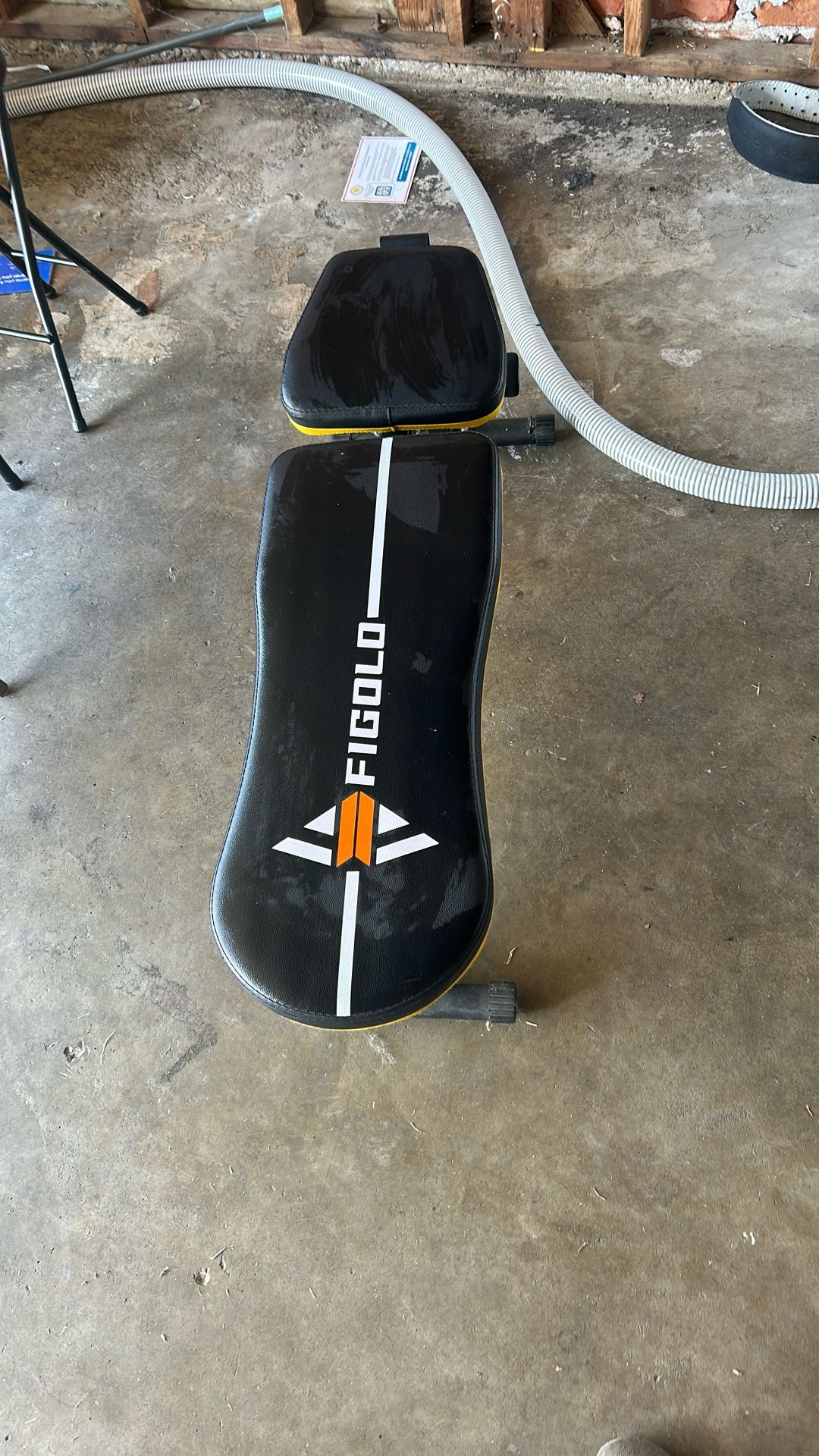 Figolo Bench Adjustable Incline, Flat, Decline Barley Used
