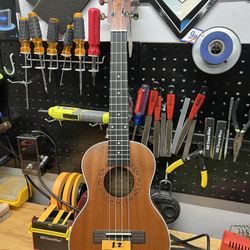Left handed ukulele