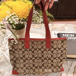 Coach Signature Tote Y2K Style – Trendy Red Trim Bag ✨
