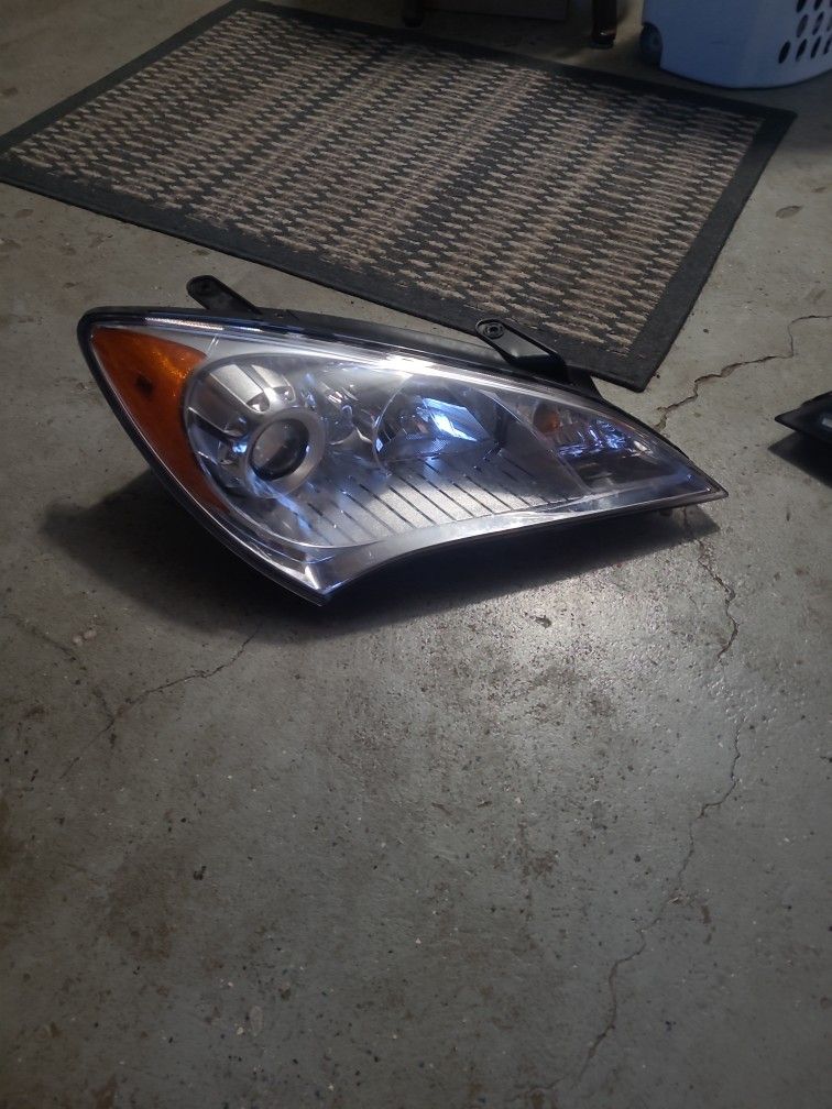 2012 Hyundai genesis Coop Head Lights