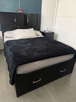 Full Size Storage Bed ( Wood )