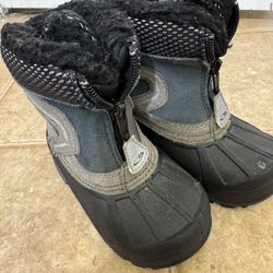Snow Boots Size 6 C