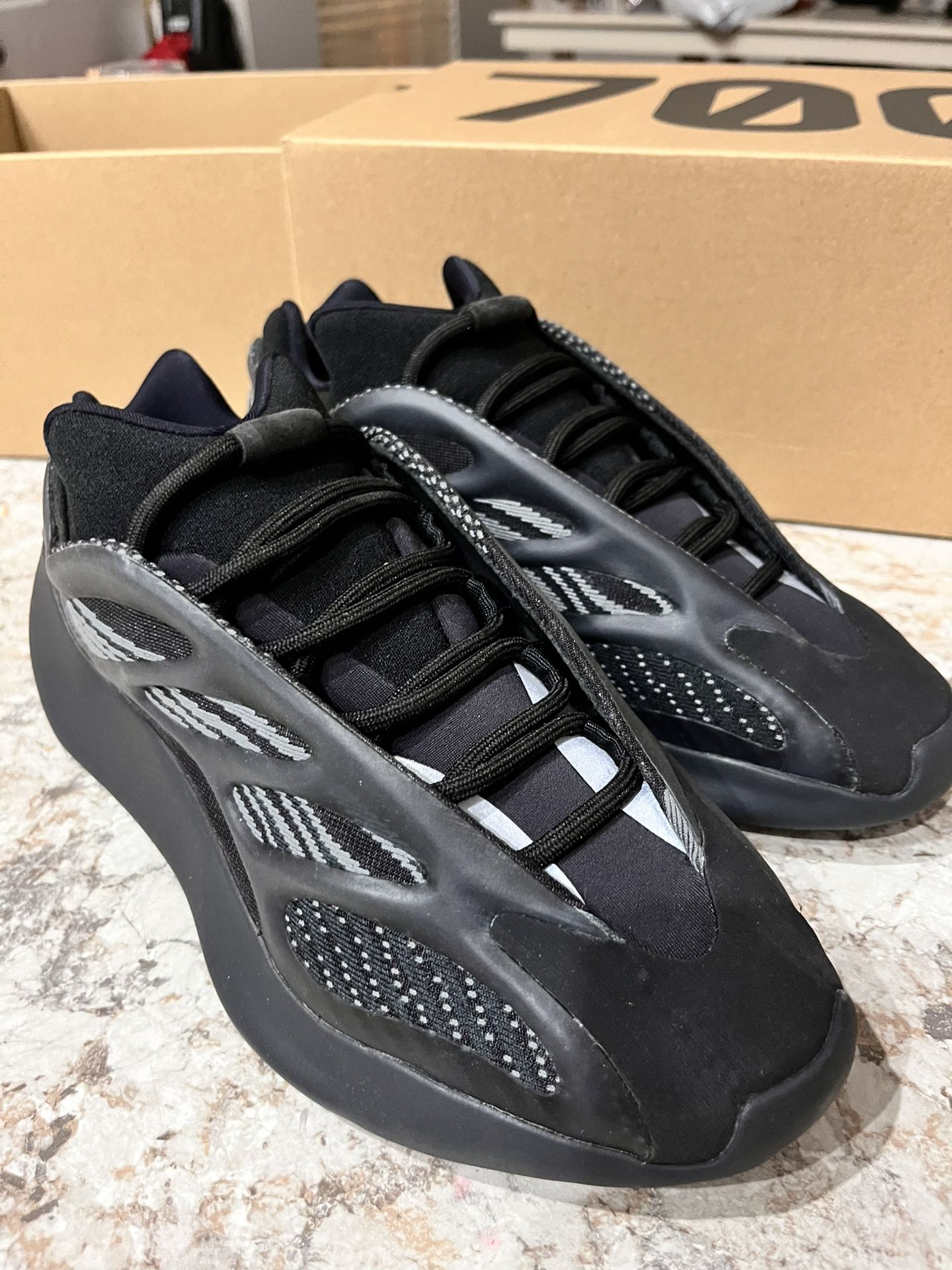 Yezzy 700 Dark Glo 7m