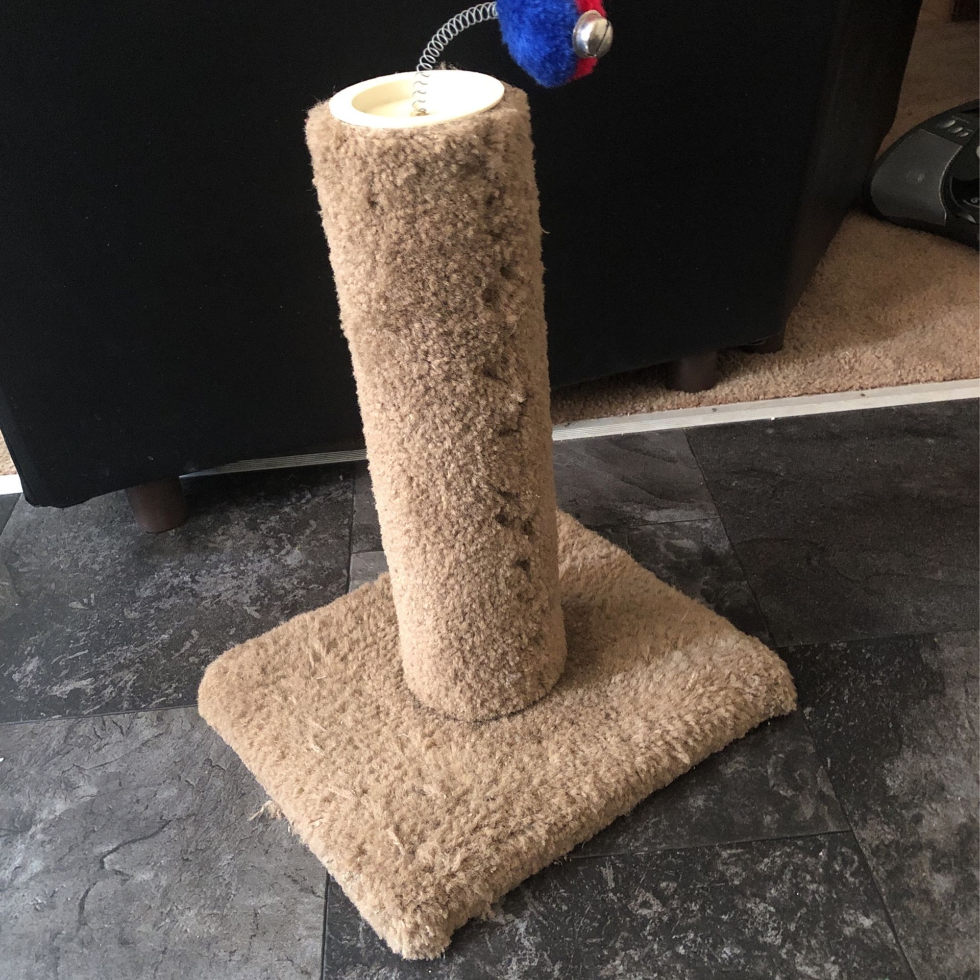 CAT SCRATCHER WITH TOY & BELL