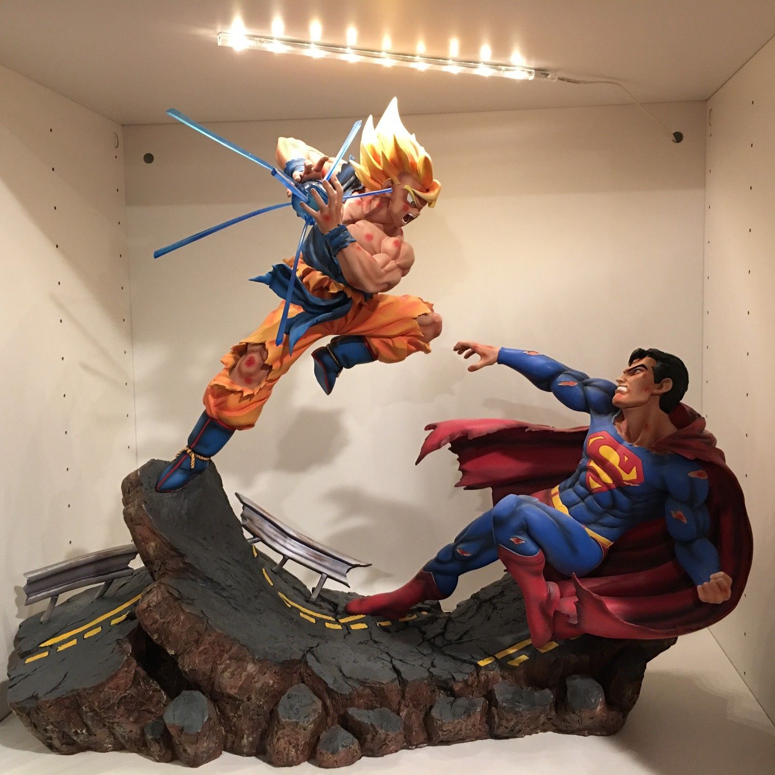 VKH Superman vs Goku 1/6 scale resin statue