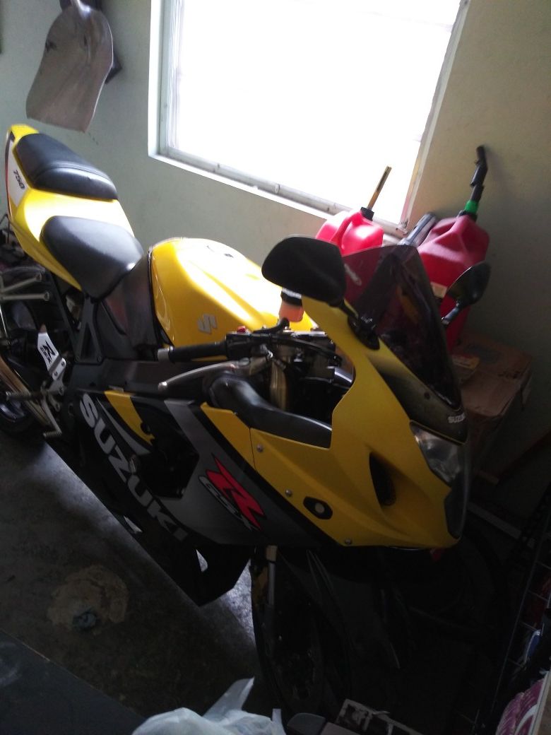 Suzuki GSX 750