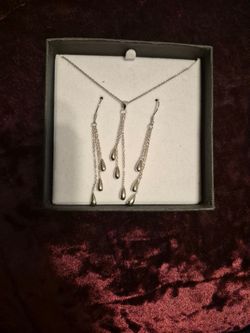 Necklace and earrings set