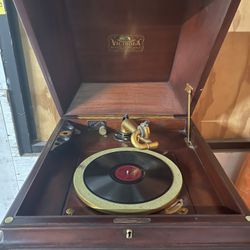 Antique Victrola Record Player