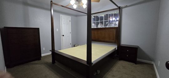 Queen Bedroom Set  ($600)