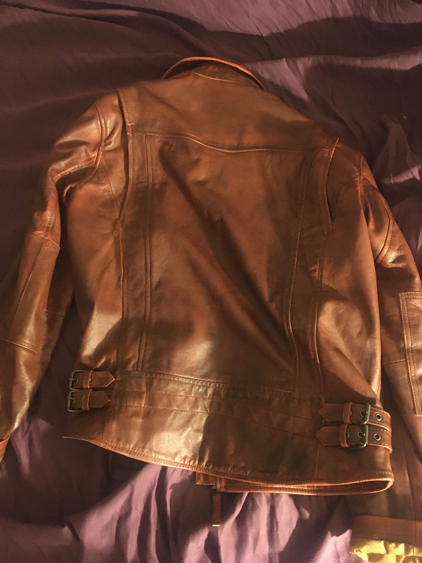 Real Mens leather jacket. Size medium 