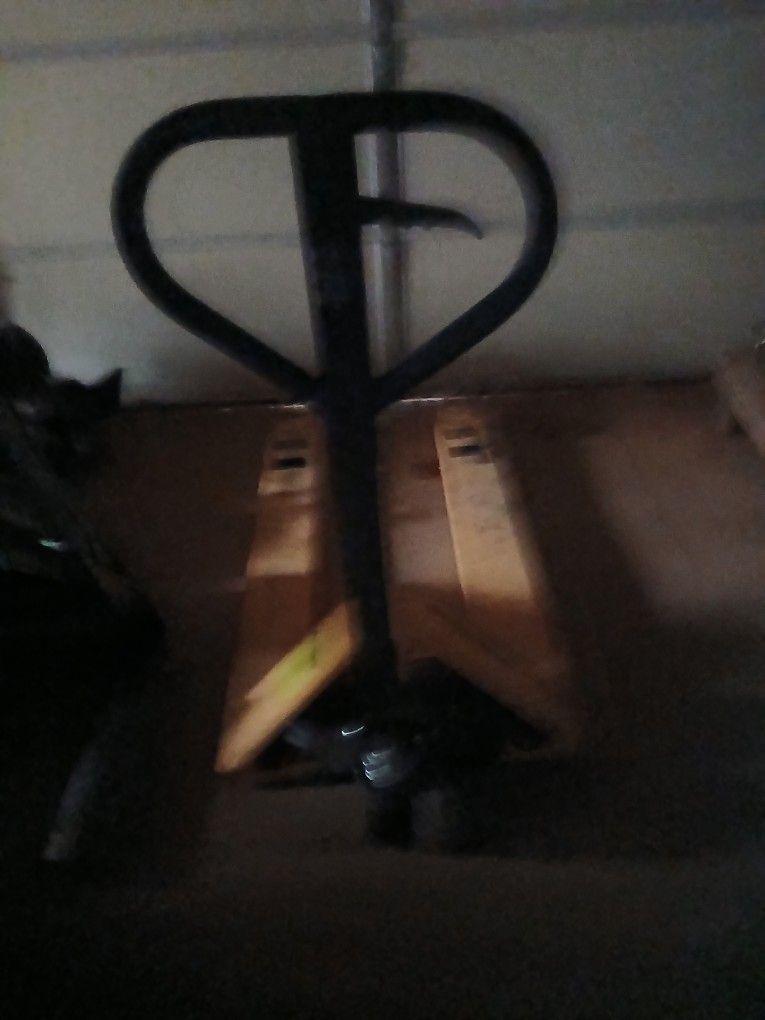 Pallet  Jack  Works  Great No Problems 