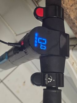 gotrax g2 plus not charging no charger included