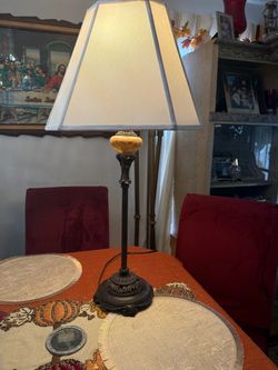 Big table lamp nice style colors dark Brown and copper 🌺