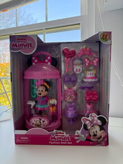 Disney Junior Minnie Mouse Fabulous Fashion Doll Playset