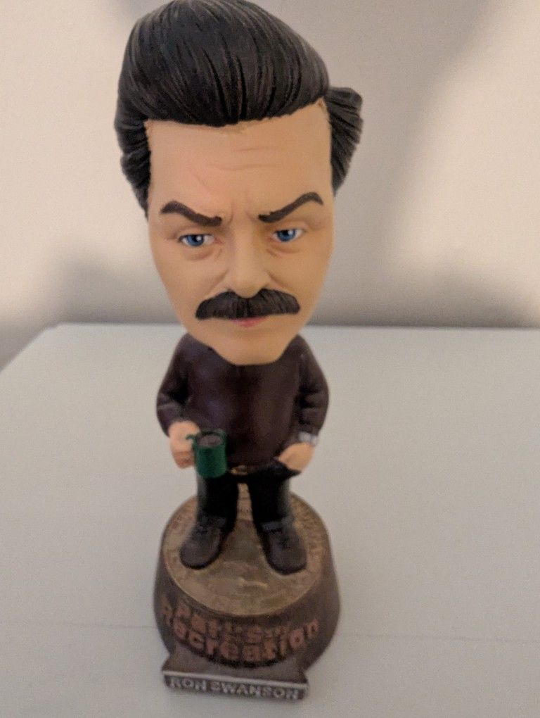 Rob Swanson Parks And Recreation Bobble Head 