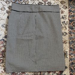 Black And White Skirt ( Banana Republic Size 0)